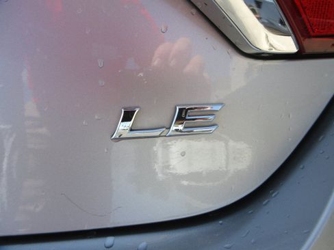 Used 2017 Toyota Camry LE FWD image 9