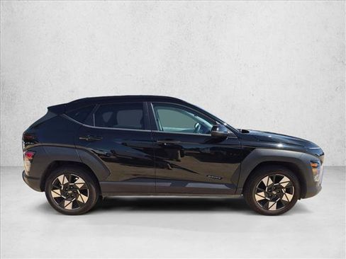 Used 2025 Hyundai Kona SEL FWD image 4