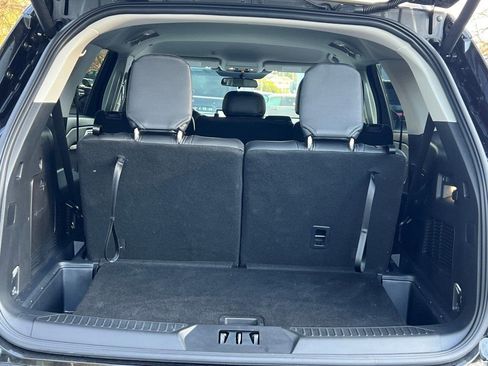 Used 2025 Ford Explorer Active AWD/4WD image 18