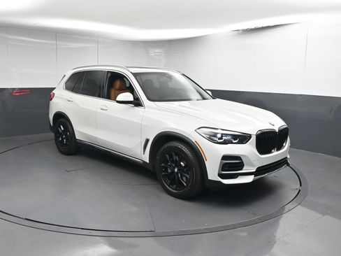 Used 2023 BMW X5 xDrive40i w/ Premium Package image 24
