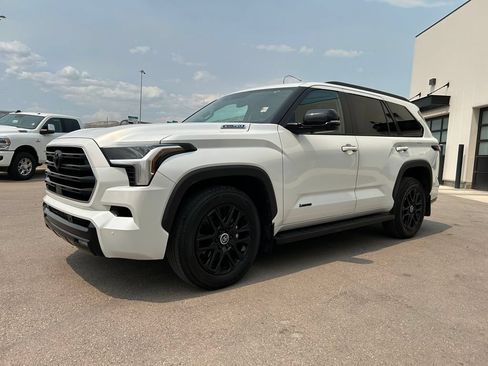 Used 2024 Toyota Sequoia Limited AWD/4WD image 2