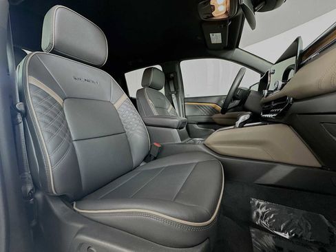 Used 2024 GMC Canyon Denali image 27
