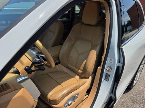 Used 2016 Porsche Cayenne AWD/4WD image 14