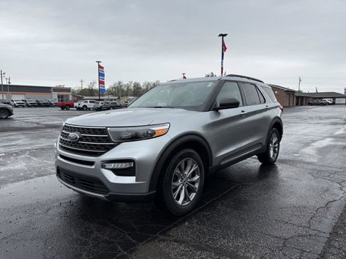 Used 2022 Ford Explorer XLT w/ Equipment Group 202A image 19