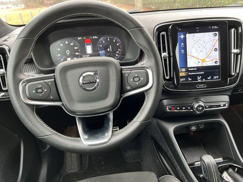 Used 2021 Volvo XC40 T5 R-Design w/ Advanced Package image 30