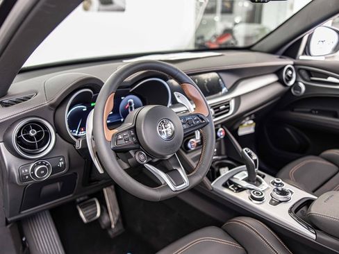 New 2025 Alfa Romeo Stelvio Sprint image 21
