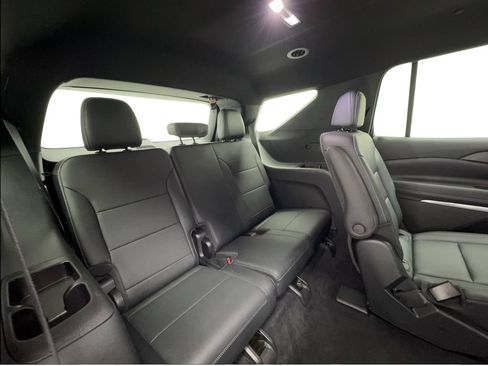Used 2025 Chevrolet Traverse LT AWD/4WD image 30