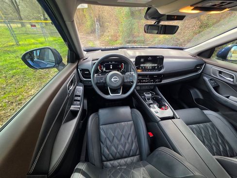 Used 2022 Nissan Rogue Platinum w/ Head-Up Display Package image 16