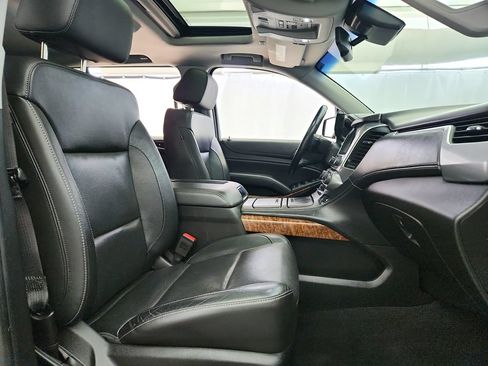 Used 2019 Chevrolet Suburban Premier AWD/4WD image 34