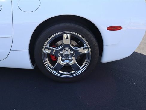 Used 1998 Chevrolet Corvette w/ Performance Handling Pkg image 16