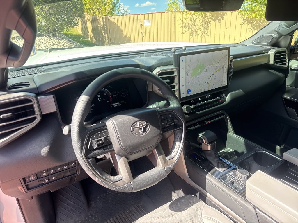 Used 2025 Toyota Tundra Limited AWD/4WD image 12