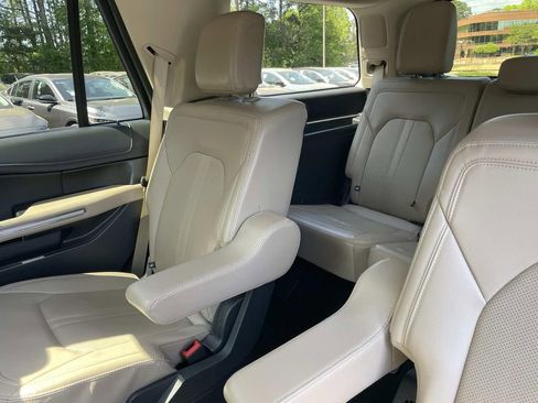 Used 2024 Ford Expedition Limited RWD image 15