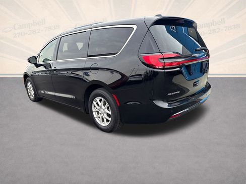 Used 2025 Chrysler Pacifica Select image 3