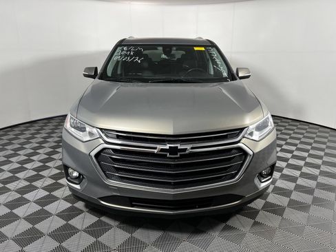 Used 2018 Chevrolet Traverse Premier w/ Driver Confidence II Package FWD image 2