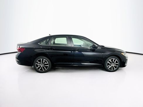 Used 2025 Volkswagen Jetta SE FWD image 9