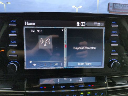 Used 2024 Toyota Sienna Limited image 19