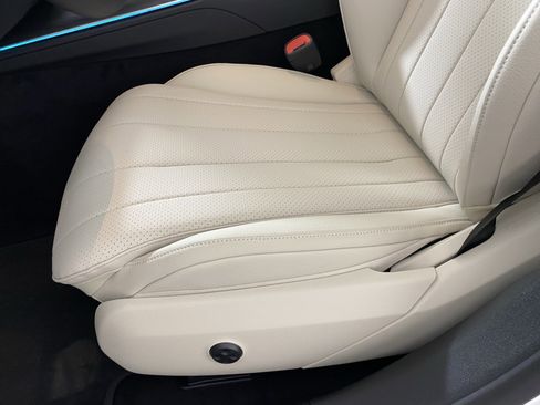 Used 2025 Mercedes-Benz E 350 4MATIC Sedan image 14