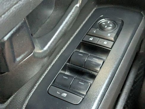 Certified 2025 Toyota Tacoma SR AWD/4WD image 23