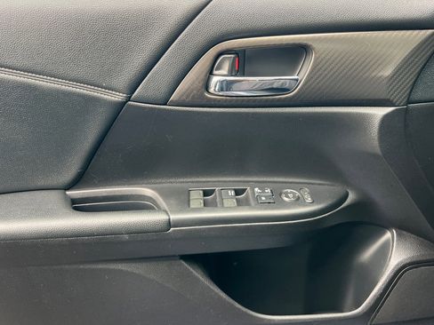 Used 2017 Honda Accord Sport image 11