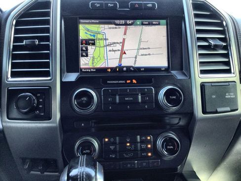 Used 2015 Ford F150 Platinum w/ Equipment Group 701A Luxury image 14