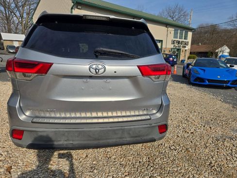 Used 2018 Toyota Highlander XLE AWD/4WD image 5