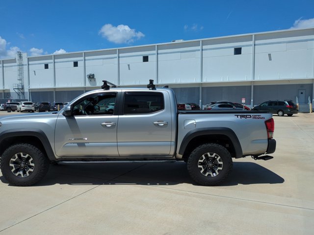 Certified 2017 Toyota Tacoma TRD Off-Road w/ Tow Package RWD image 8