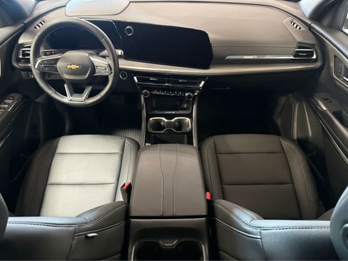 Used 2025 Chevrolet Traverse LT w/ Driver Confidence Package AWD/4WD image 16