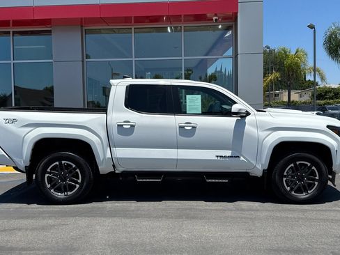 Certified 2025 Toyota Tacoma TRD Sport AWD/4WD image 4