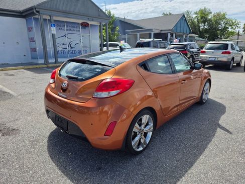 Used 2013 Hyundai Veloster w/ Tech Pkg FWD image 4