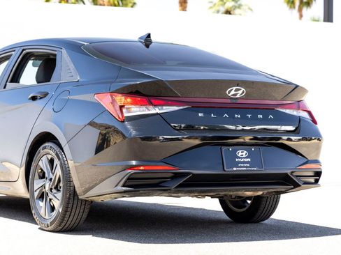 Used 2023 Hyundai Elantra SEL FWD image 8