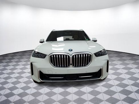 Used 2025 BMW X5 xDrive50e w/ Parking Assistance Package image 5