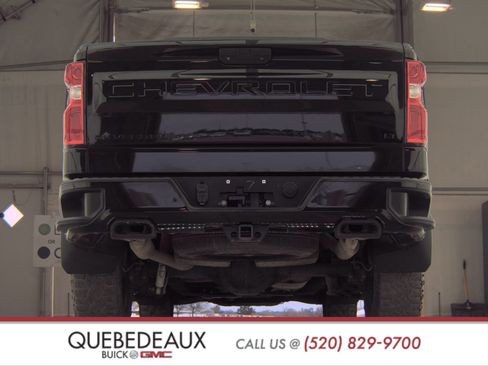 Used 2020 Chevrolet Silverado 1500 LT Trail Boss w/ Midnight Edition image 9