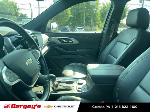 Used 2023 Chevrolet Traverse LT w/ LT Premium Package AWD/4WD image 9