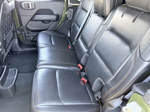 Used 2022 Jeep Wrangler Unlimited Rubicon AWD/4WD image 17