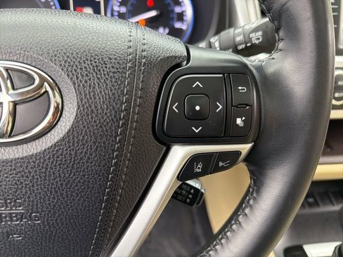 Used 2017 Toyota Highlander XLE image 13