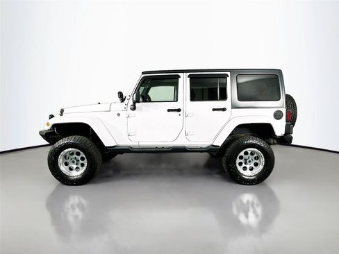 Used 2015 Jeep Wrangler Unlimited Sahara w/ Connectivity Group AWD/4WD image 7