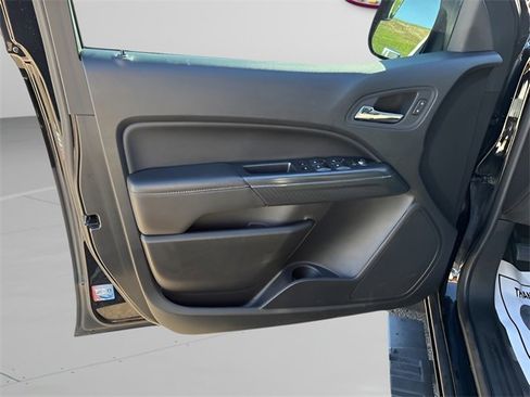 Used 2022 GMC Canyon AT4 image 6