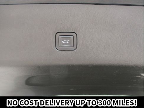 Used 2019 Chevrolet Traverse Premier w/ Redline Edition AWD/4WD image 37