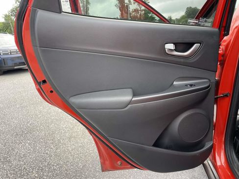 Used 2020 Hyundai Kona Limited FWD image 2