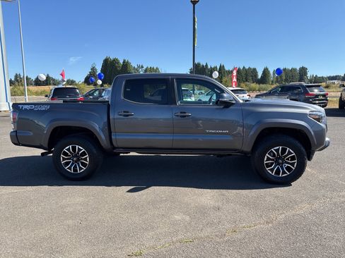 Used 2021 Toyota Tacoma TRD Sport image 3