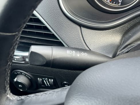 Used 2019 Jeep Cherokee Limited image 19