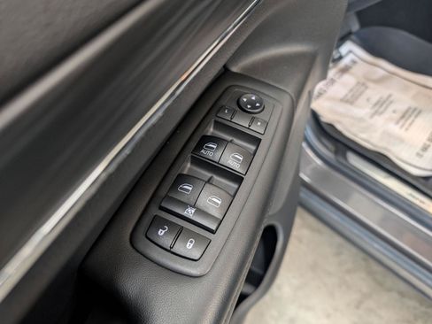 Used 2019 Jeep Grand Cherokee Limited w/ Luxury Group II AWD/4WD image 19