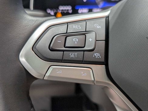 Used 2025 Volkswagen Jetta SE FWD image 33