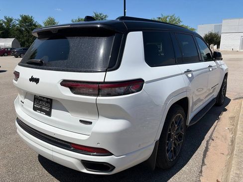 Used 2023 Jeep Grand Cherokee L Summit w/ Advanced Protech Group IV AWD/4WD image 6