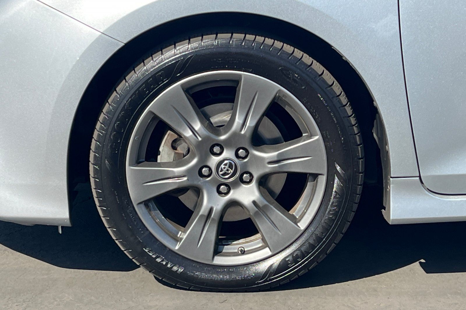 Used 2020 Toyota Sienna SE w/ Carpet Mat Package FWD image 26