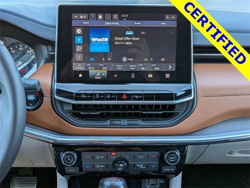 Used 2023 Jeep Compass Limited image 17