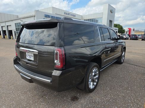 Used 2019 GMC Yukon XL Denali w/ Denali Ultimate Package AWD/4WD image 10