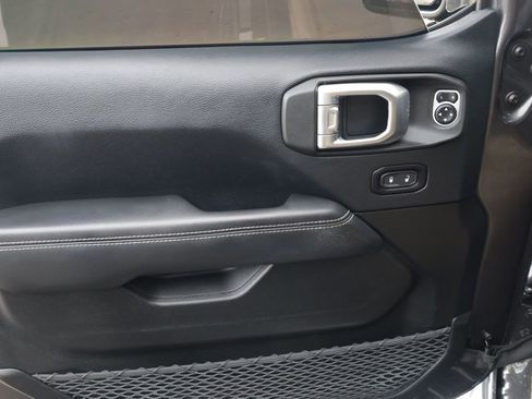 Used 2019 Jeep Wrangler Unlimited Sahara image 23