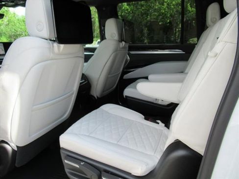 New 2026 Cadillac Escalade ESV Platinum Sport AWD/4WD image 15