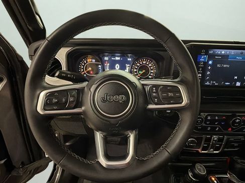 Used 2025 Jeep Wrangler Unlimited Sahara AWD/4WD image 12